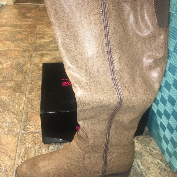 Women’s knee high boots - Picture 4 of 5